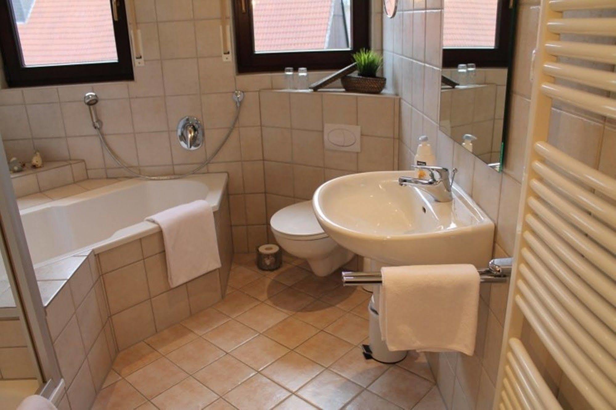 Landhaus Hotel Goeke Hövelhof Екстериор снимка